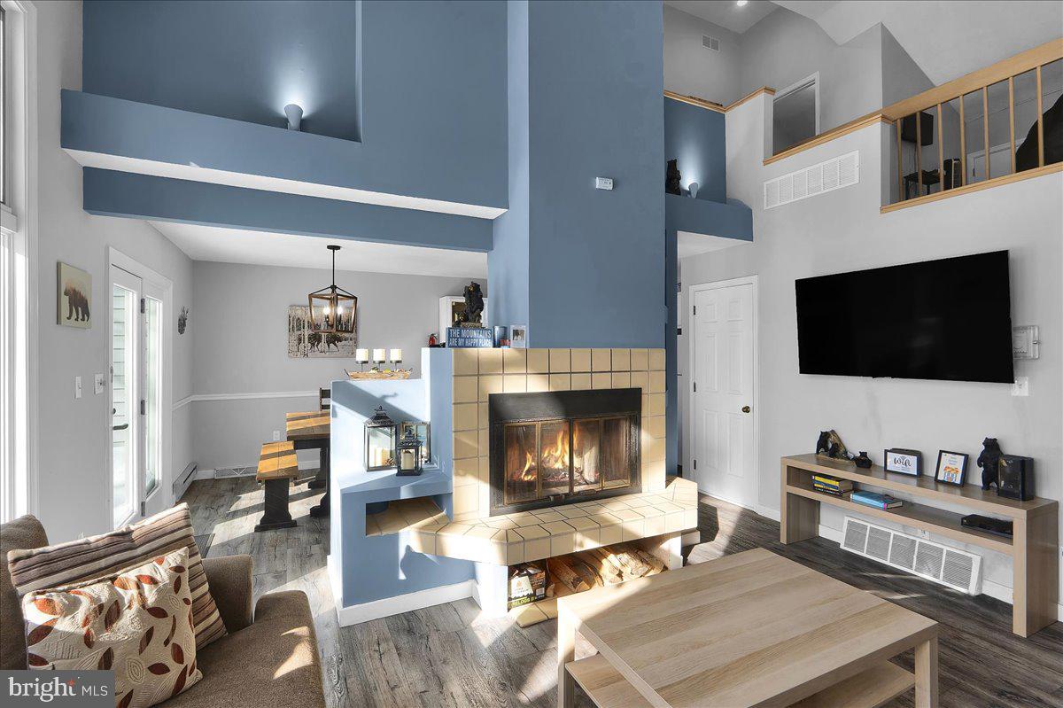 LAUREL WOODS - Residential