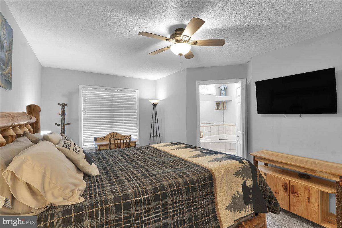 LAUREL WOODS - Residential