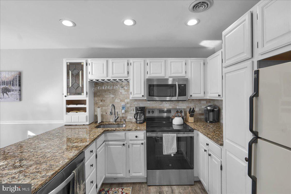 LAUREL WOODS - Residential