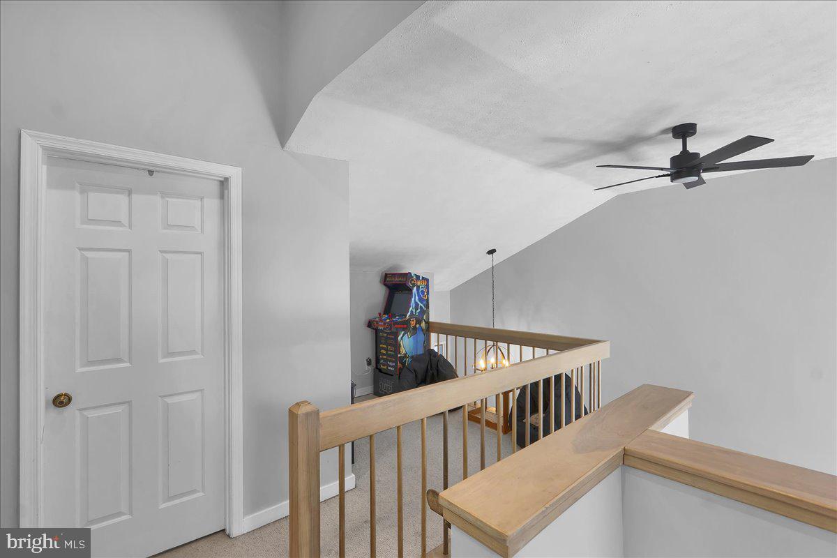 LAUREL WOODS - Residential