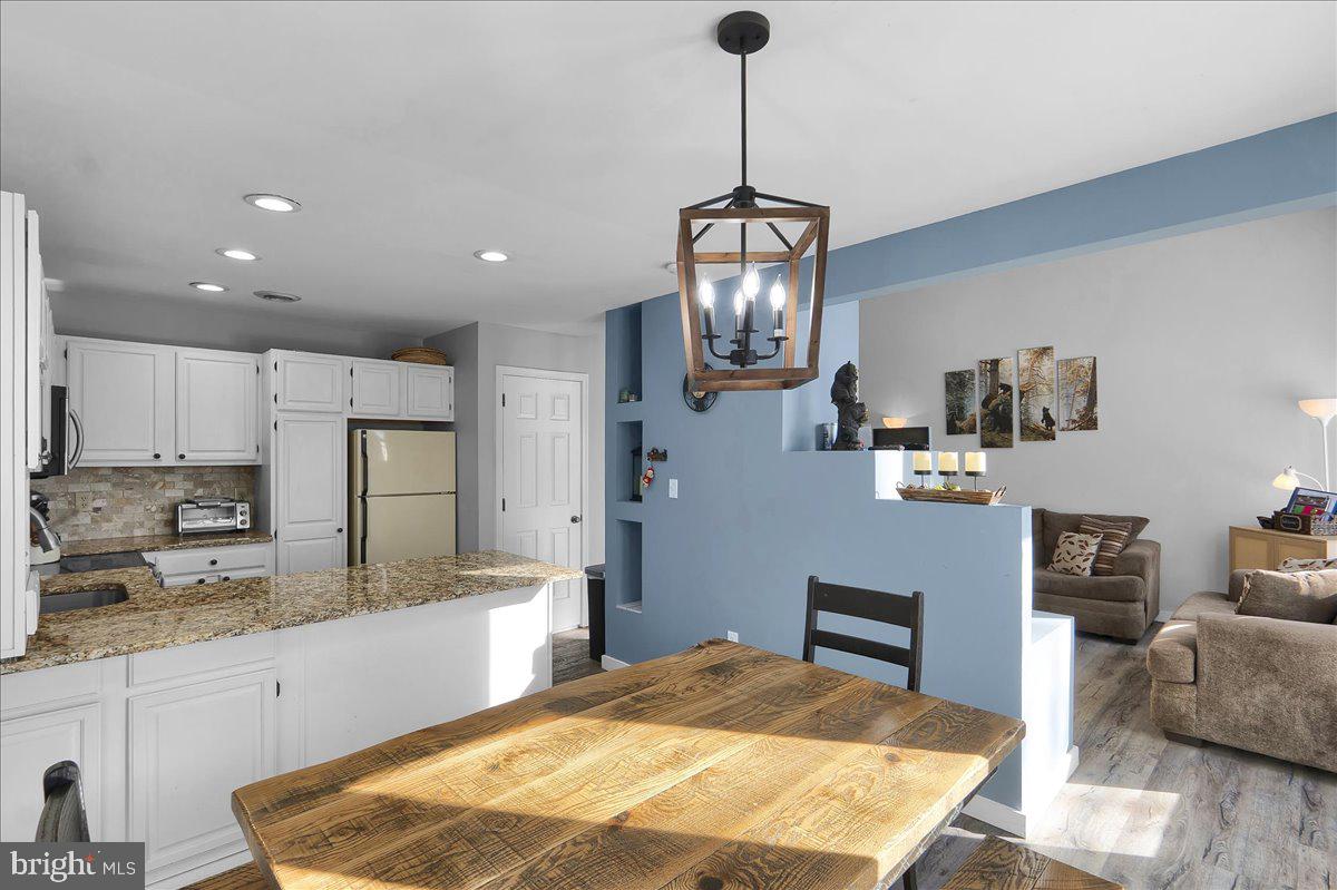 LAUREL WOODS - Residential
