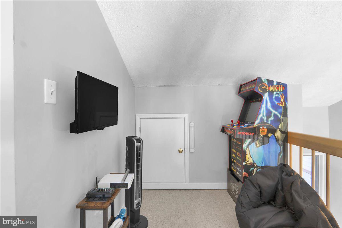 LAUREL WOODS - Residential