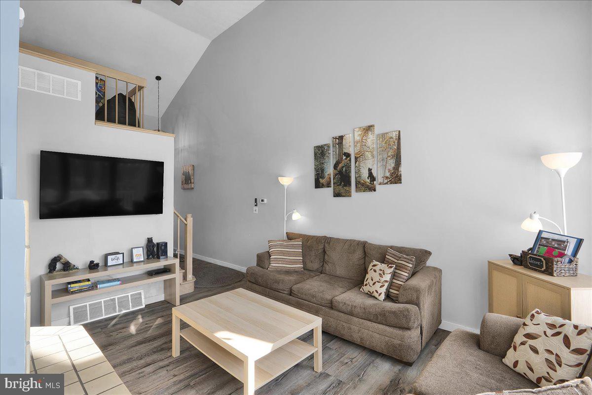 LAUREL WOODS - Residential