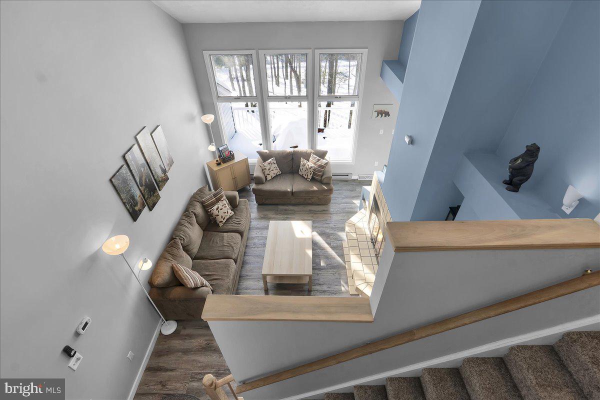 LAUREL WOODS - Residential