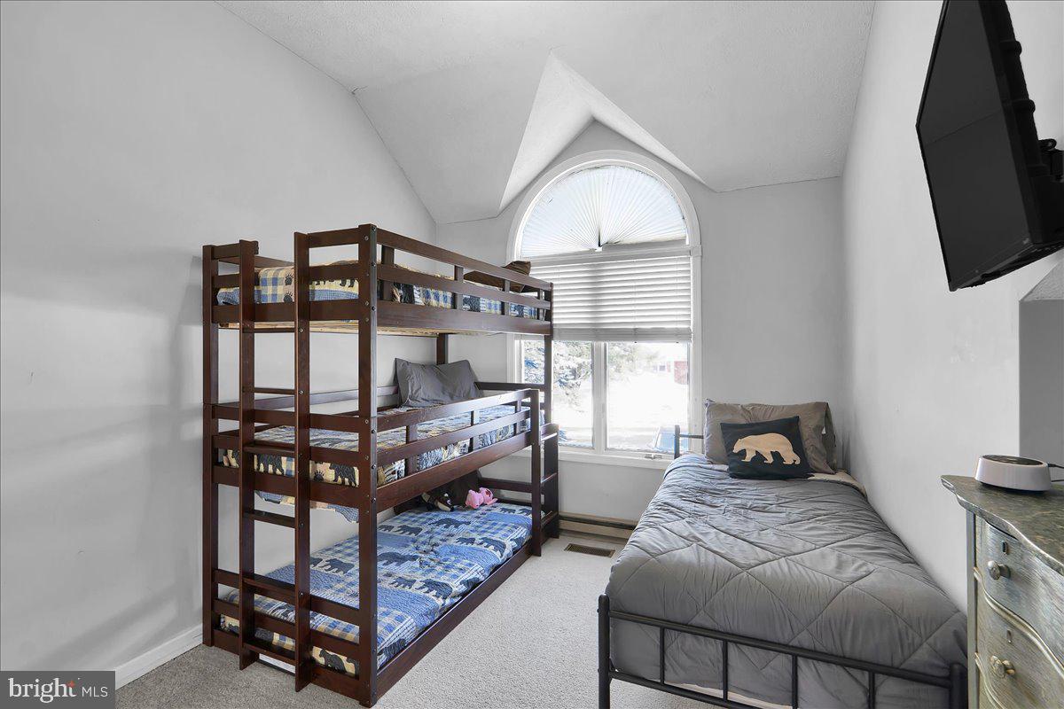 LAUREL WOODS - Residential