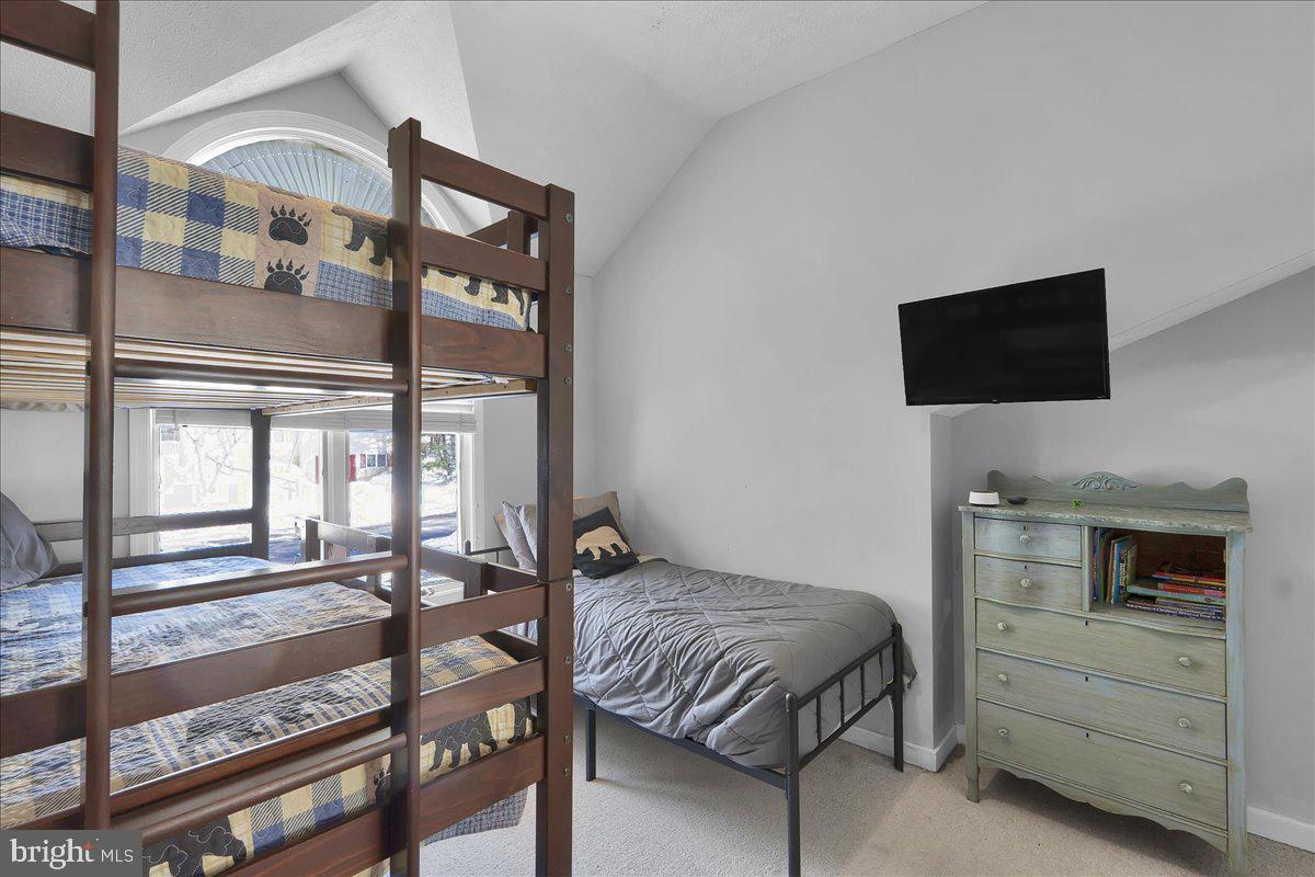 LAUREL WOODS - Residential