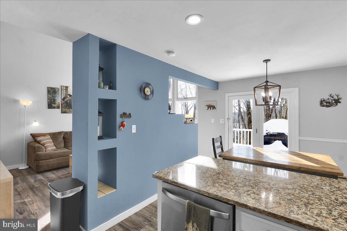 LAUREL WOODS - Residential