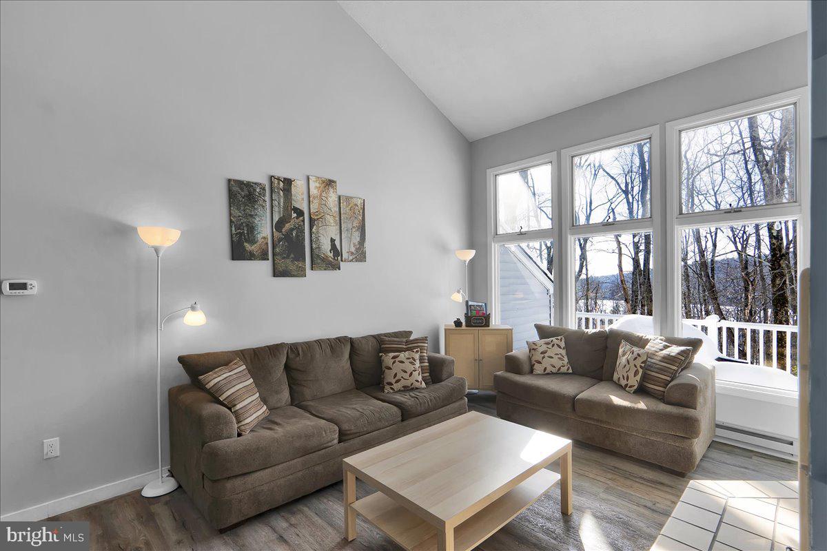 LAUREL WOODS - Residential