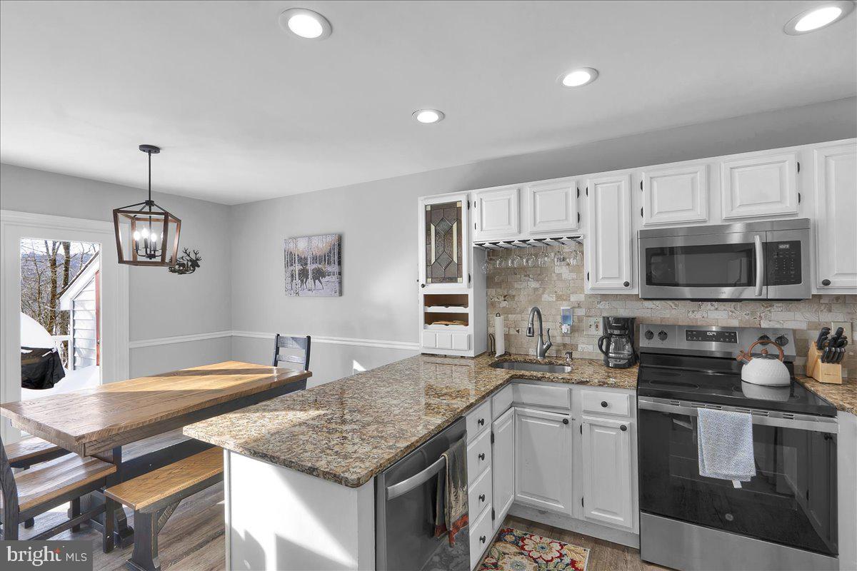 LAUREL WOODS - Residential