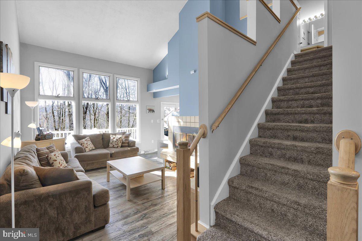 LAUREL WOODS - Residential