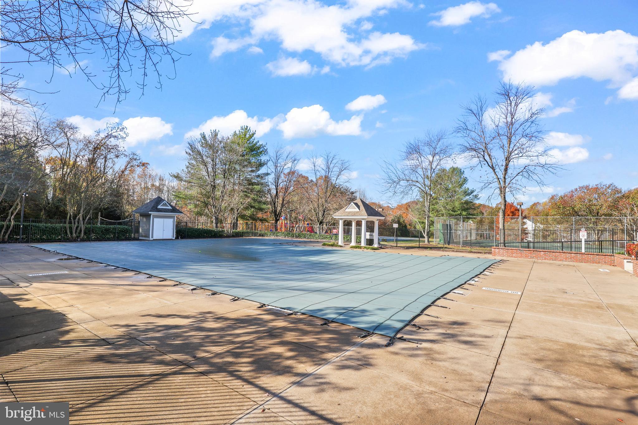HAMPTON OAKS - Residential