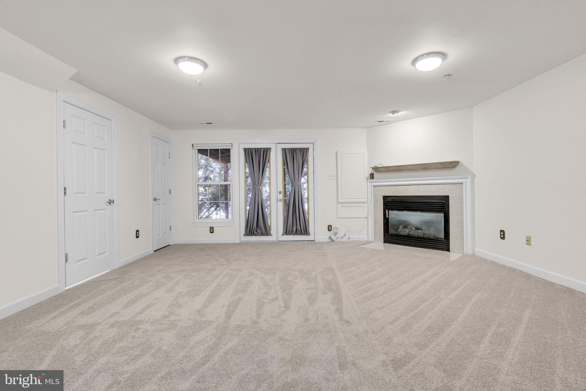 WILLOWS OF POTOMAC - Residential