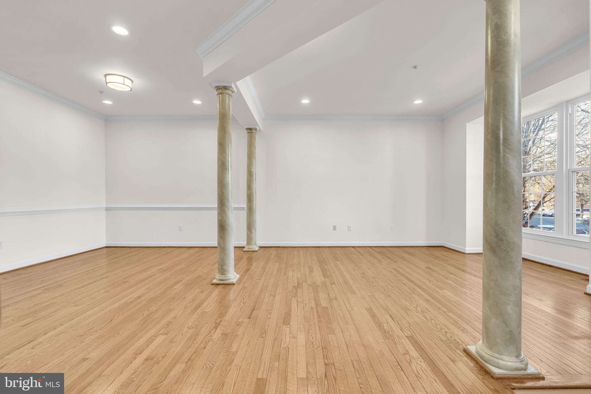 WILLOWS OF POTOMAC - Residential