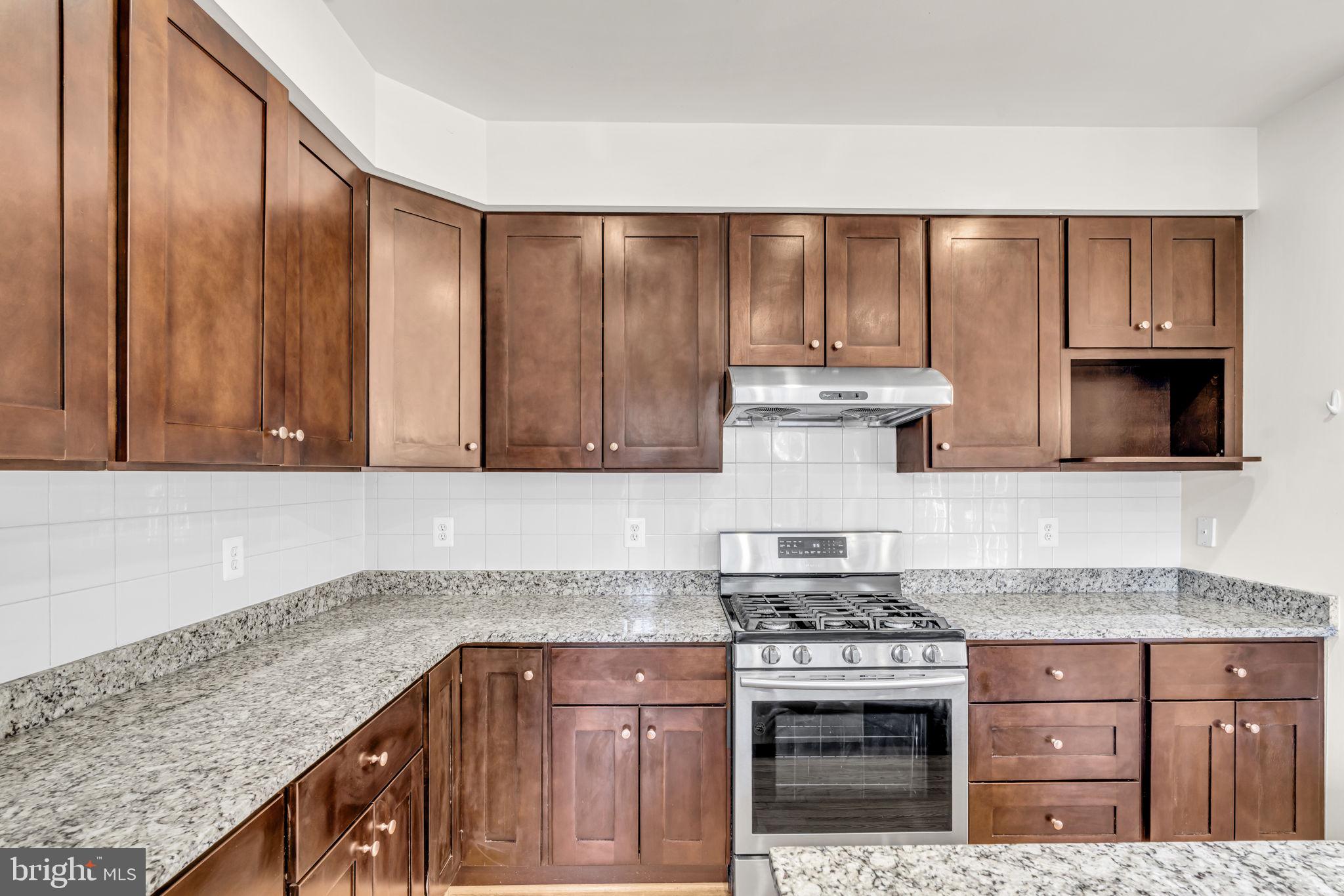 WILLOWS OF POTOMAC - Residential