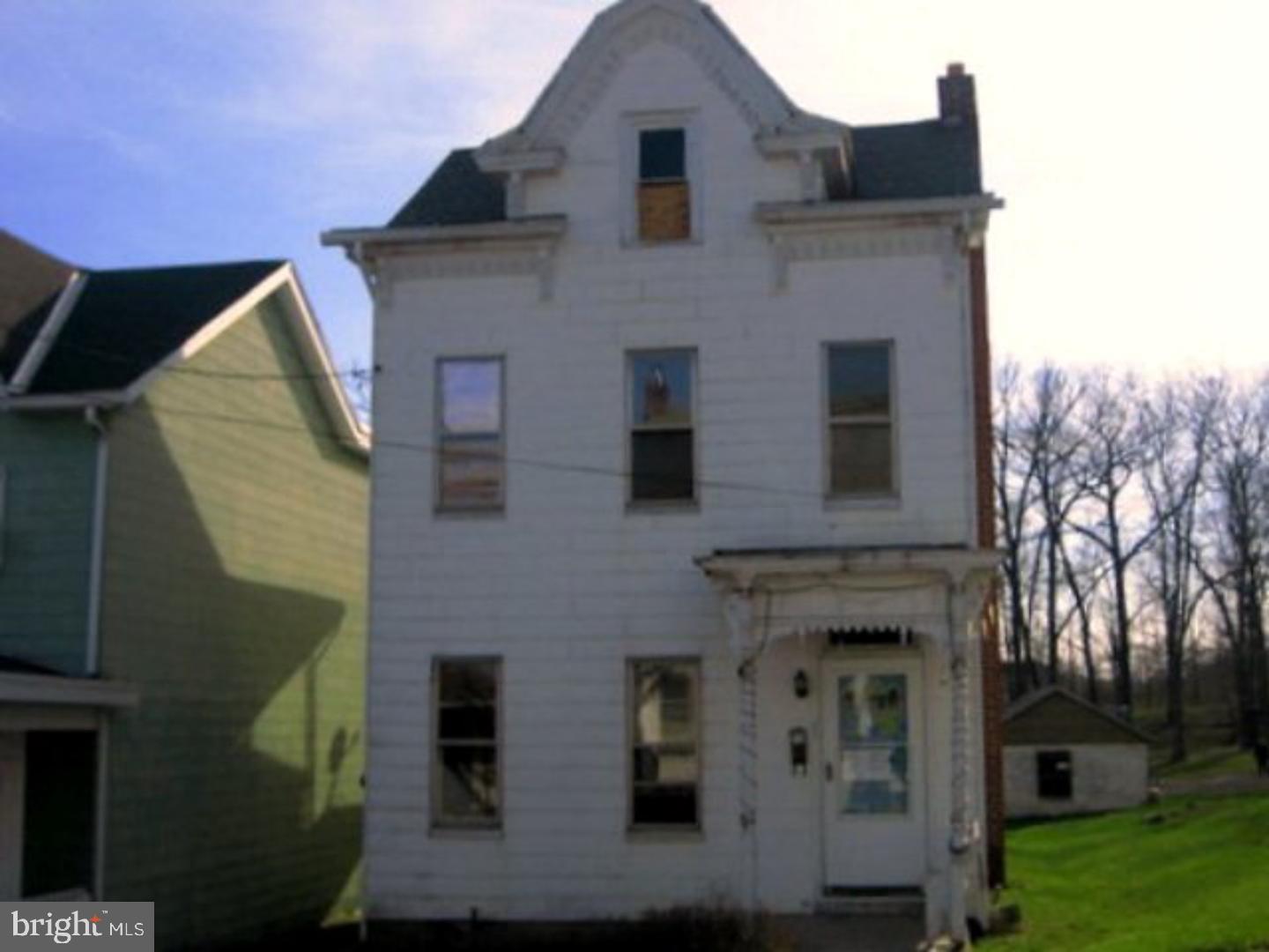 Needs Work but Great Property for Investors! Being Sold AS-IS and WHERE-IS with No Warranties, Expressed or Implied Mailing Address Continued: Cressona Color: White Amp: 100