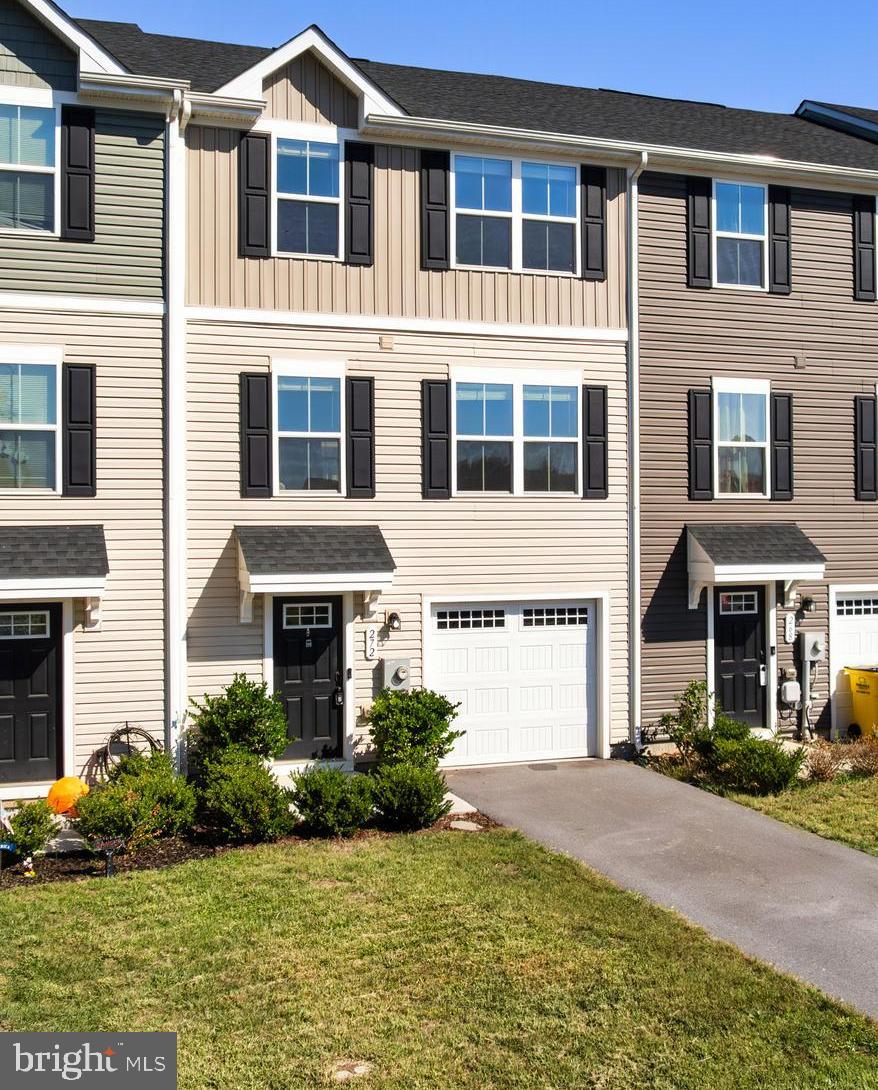 THE LAKES AT MARTINSBURG - Residential