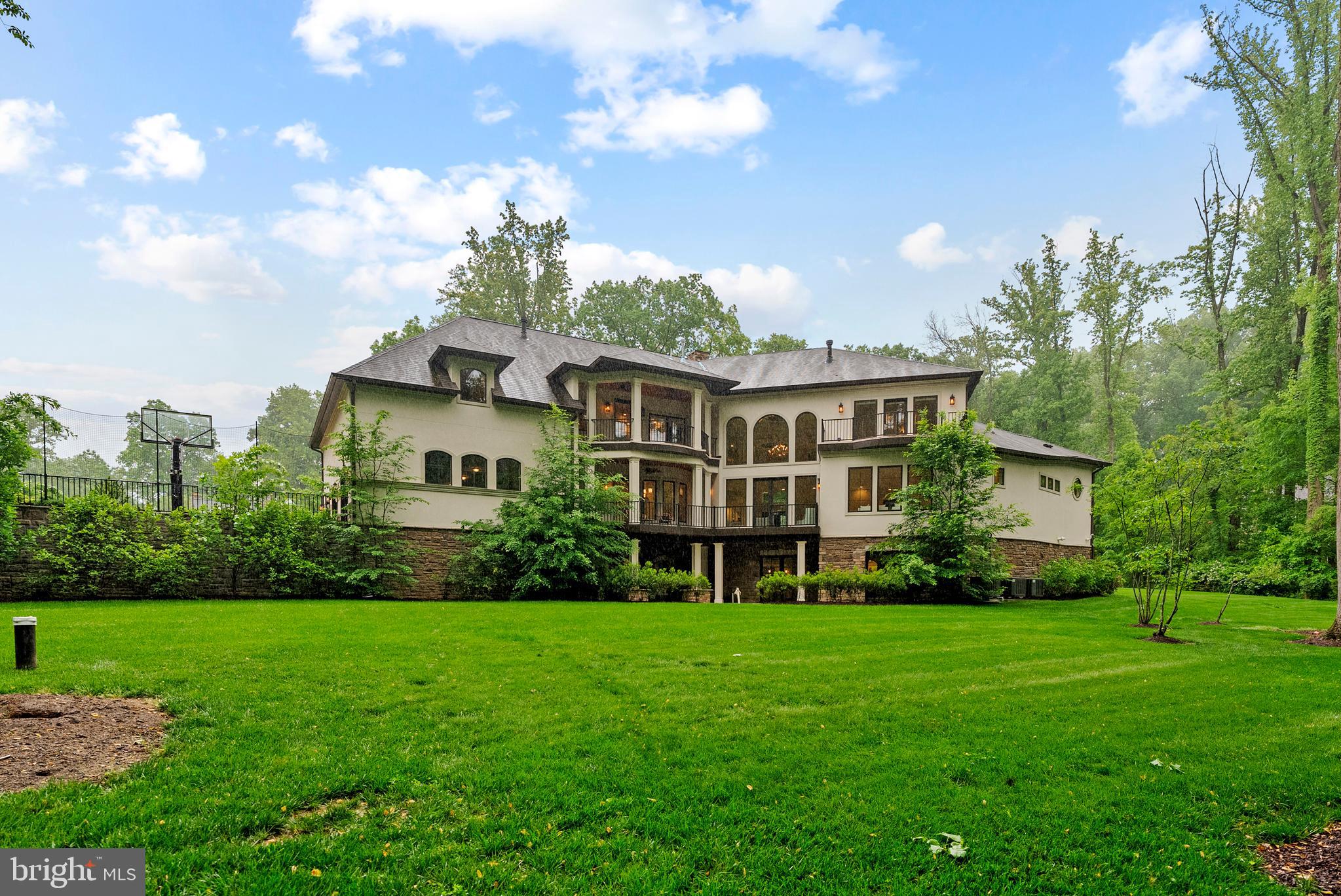 WOODSIDE ESTATES - Residential