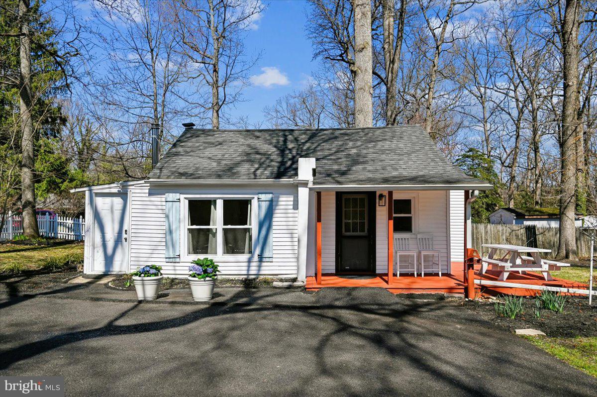 Welcome to Herald Harbor living! Nestled in the sought after water oriented community of Herald Harbor, this charming cottage offers an inviting home in comfort and convenience. Energy efficient Bosch Ductless Minisplit and newer double pane windows.  Large driveway for 4 cars. Enjoy the spacious yard with beautiful trees and landscaping in quiet surroundings, easily walkable to the community beach and boat/kayak launch.
Community  public park with tennis, basketball court, and playground.   Enjoy events, festivals, restaurants, boat show in nearby Annapolis. Also, minutes from Bean Rush Cafe, bike and walking trails.  No HOA, has voluntary association for beach/boat launch privileges.  Easy commute to Annapolis, Columbia, DC and Baltimore.  Could be full time home, weekend get-a way,  or AIRBNB investment. Owner is agent.