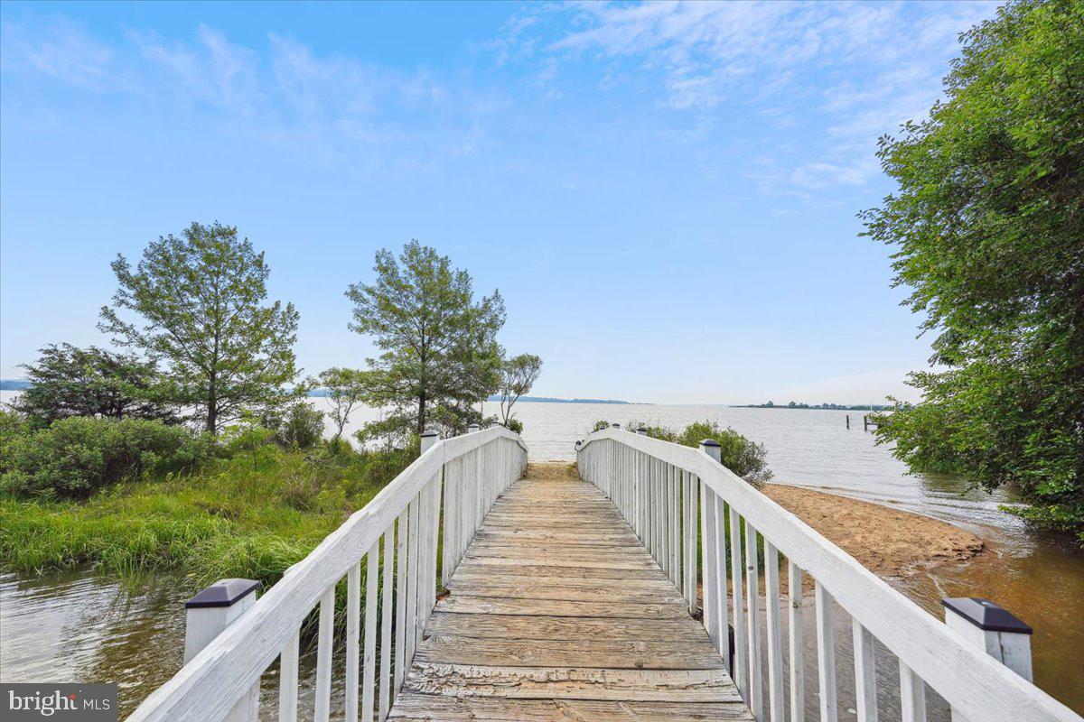 GOLDEN BEACH - Residential