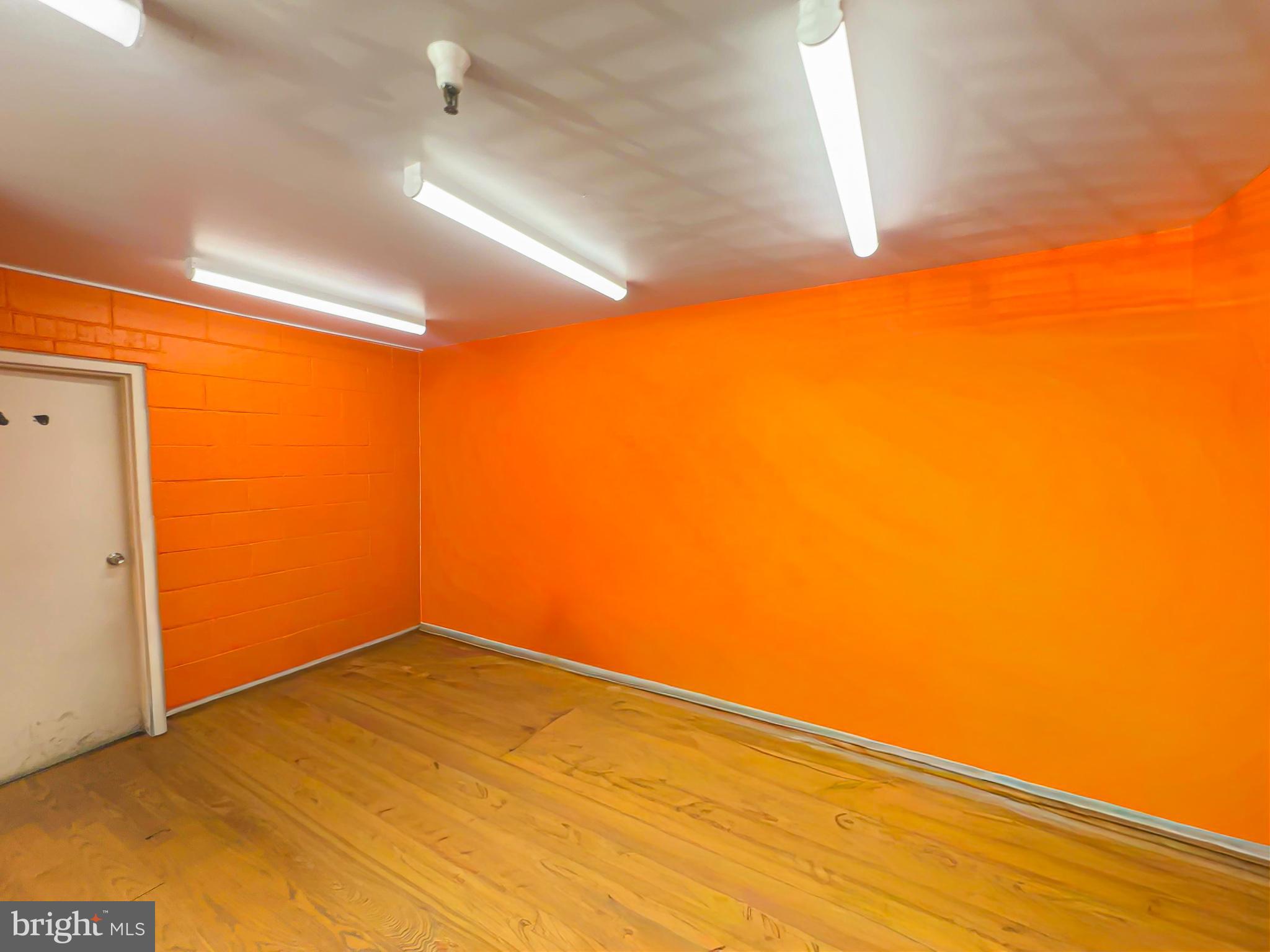 EDMONSTON - Commercial Sale