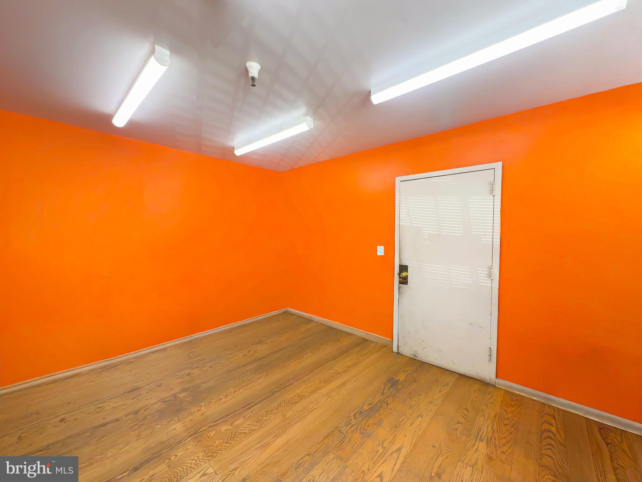 EDMONSTON - Commercial Sale