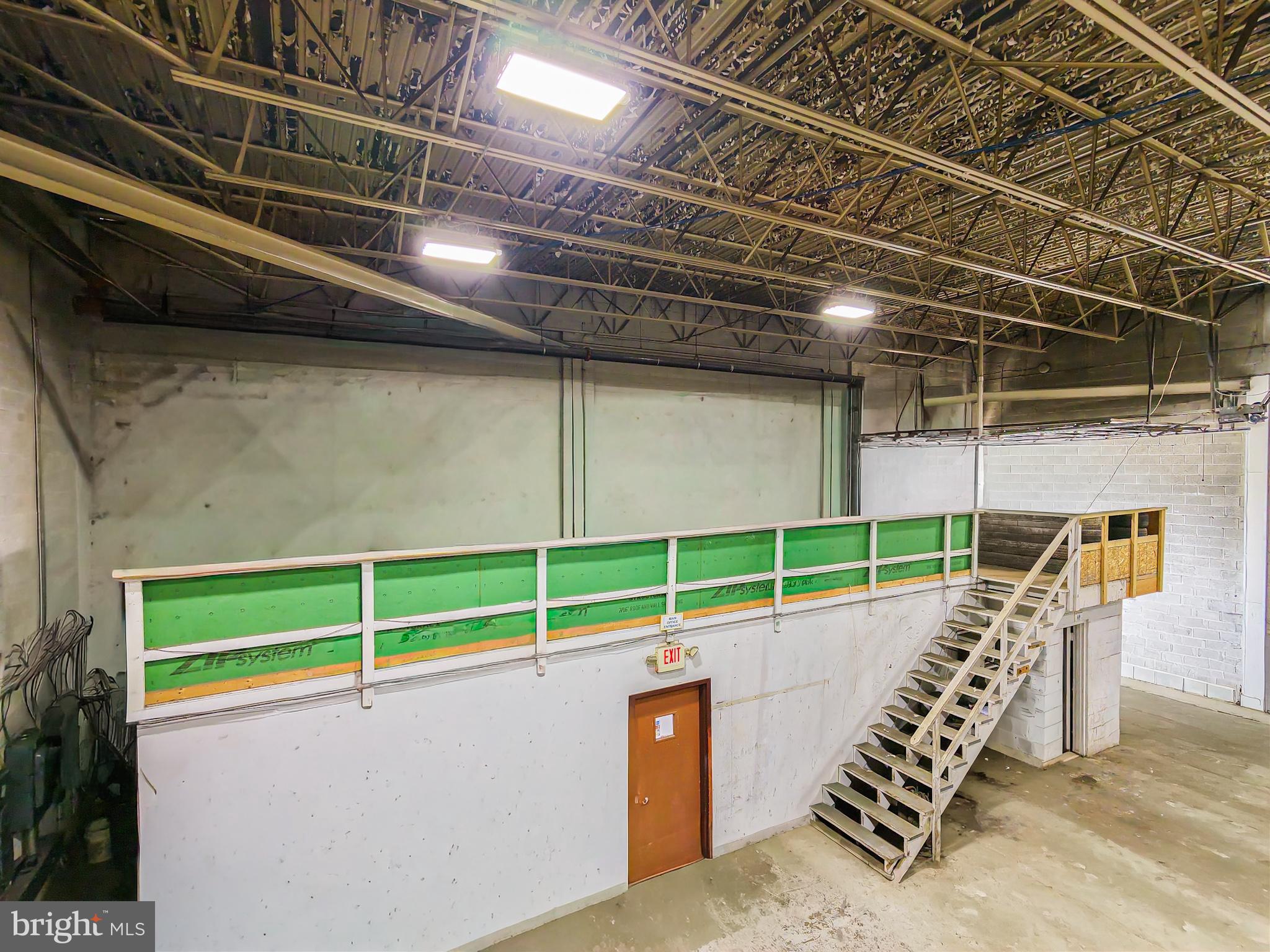 EDMONSTON - Commercial Sale