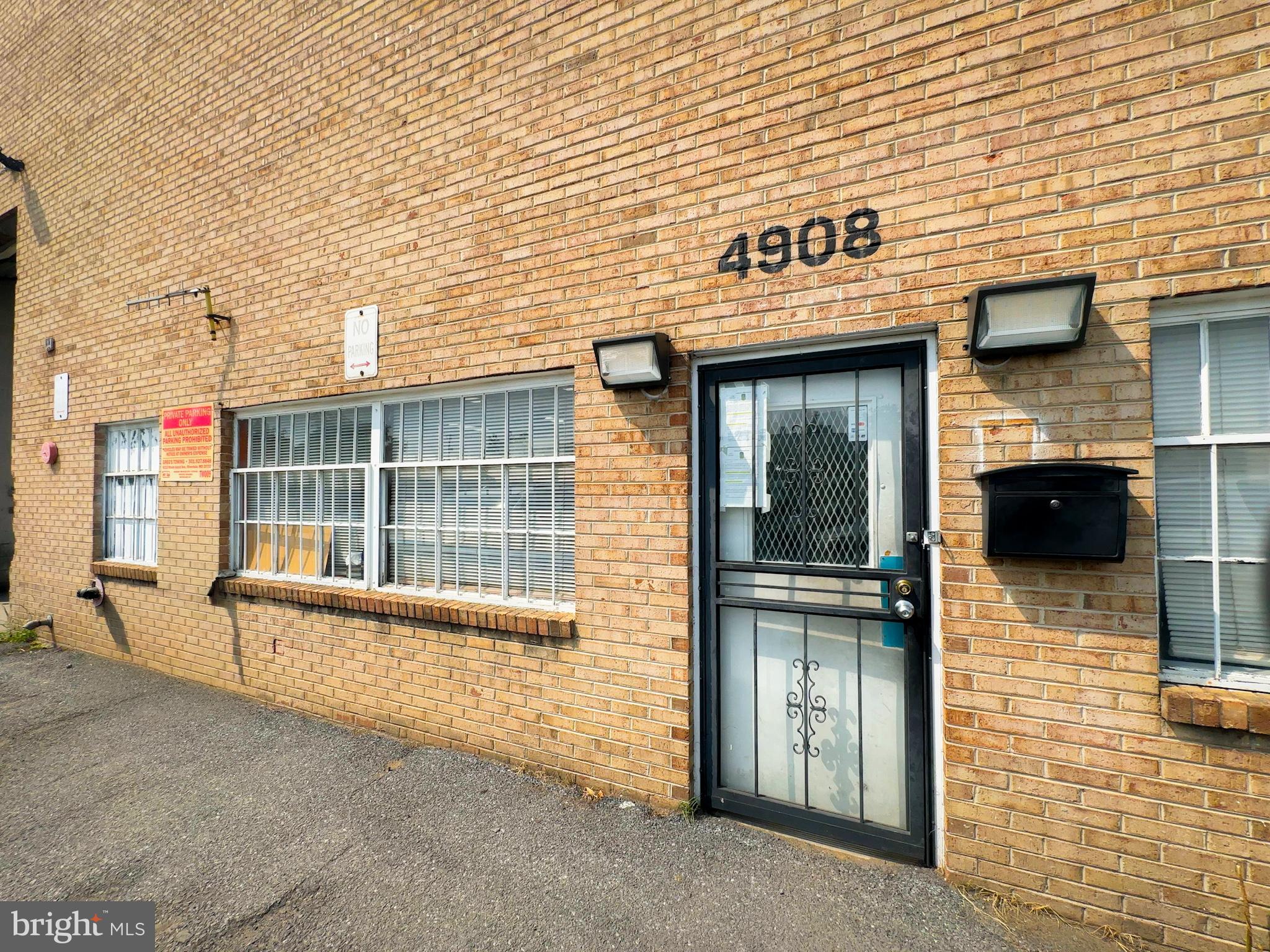 EDMONSTON - Commercial Sale