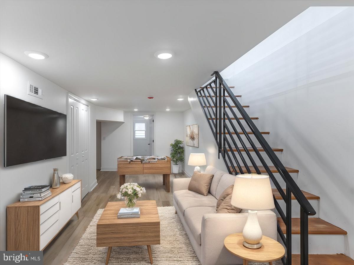 WEST OAK LANE - Residential