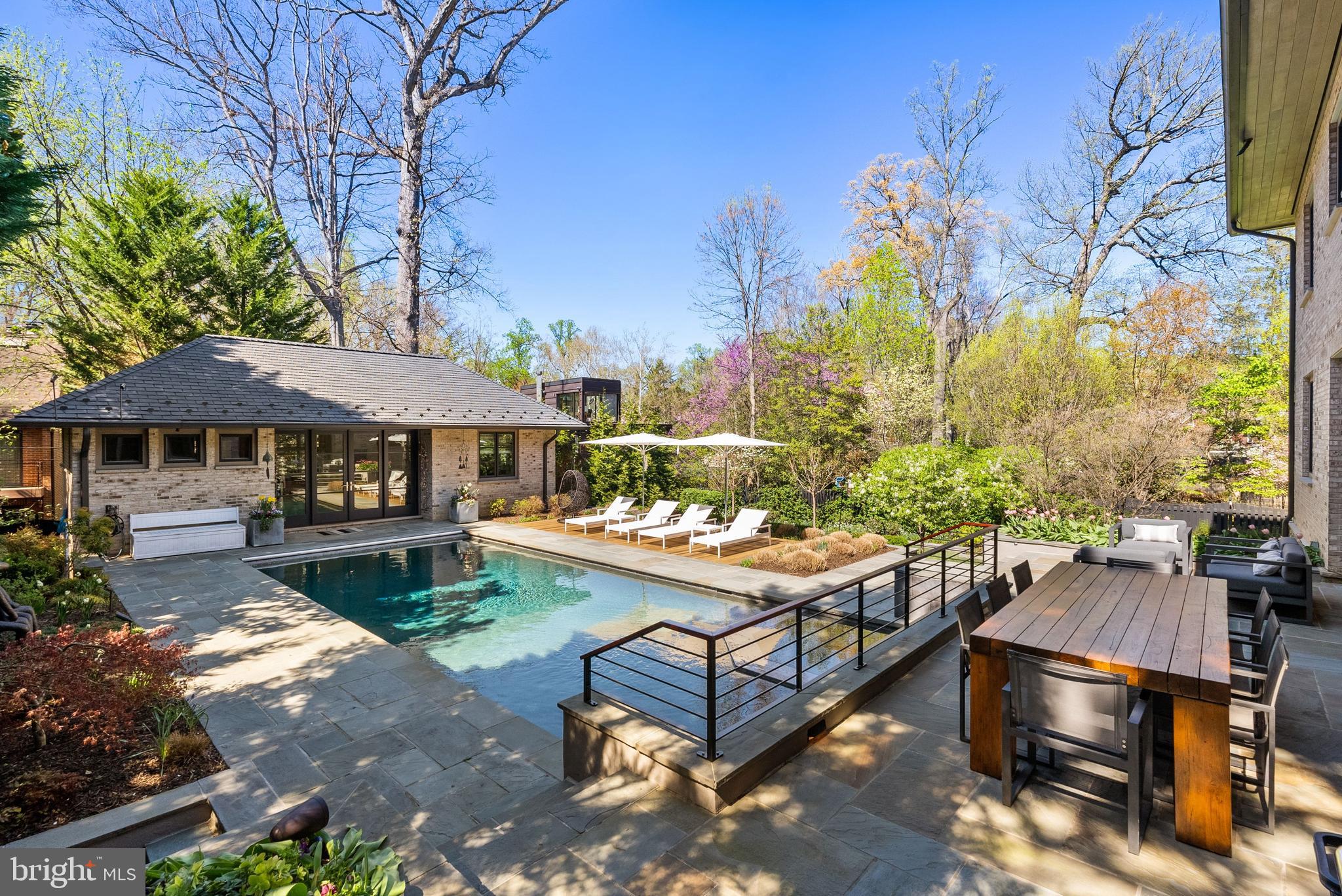 FOREST HILLS - Residential