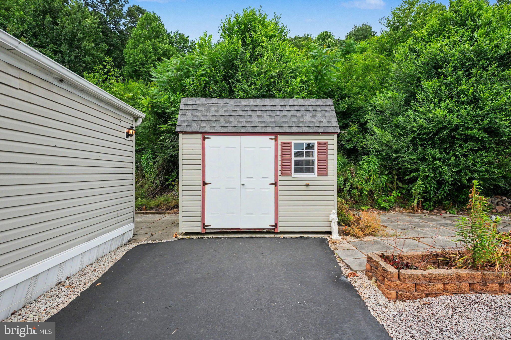 URBAN ACRES - Residential
