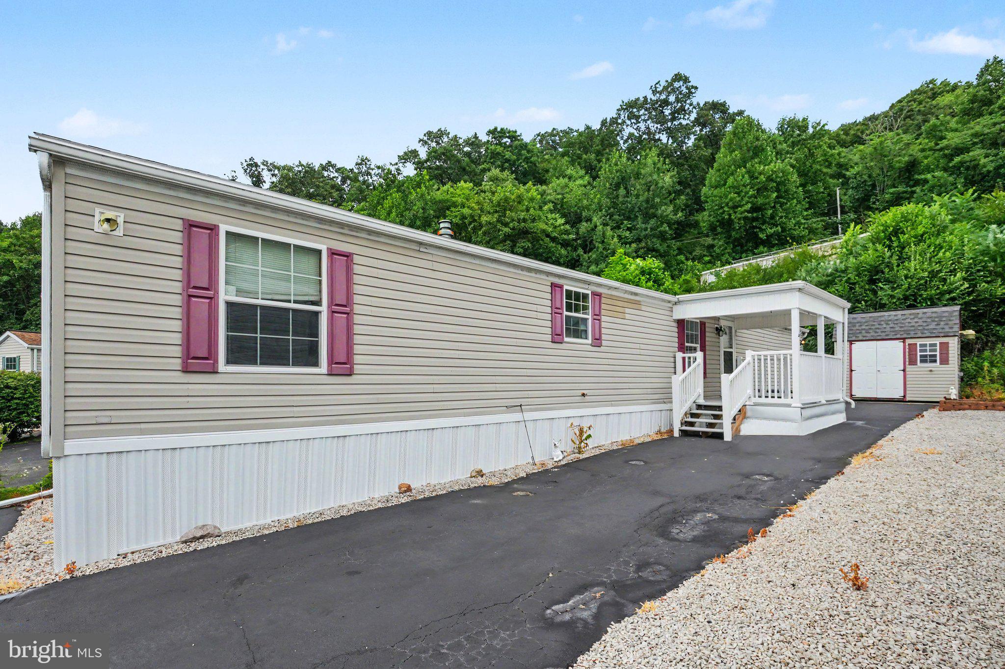 URBAN ACRES - Residential