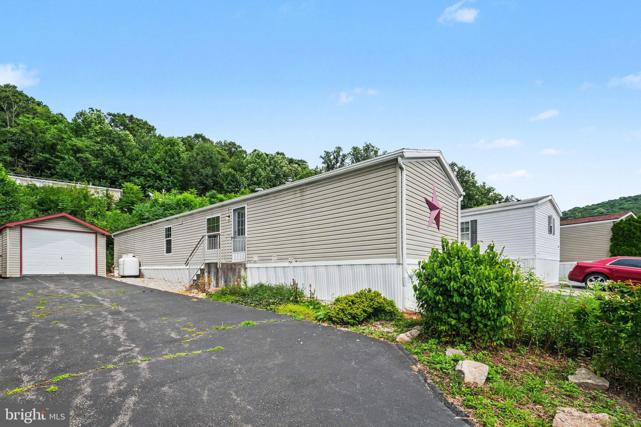 URBAN ACRES - Residential