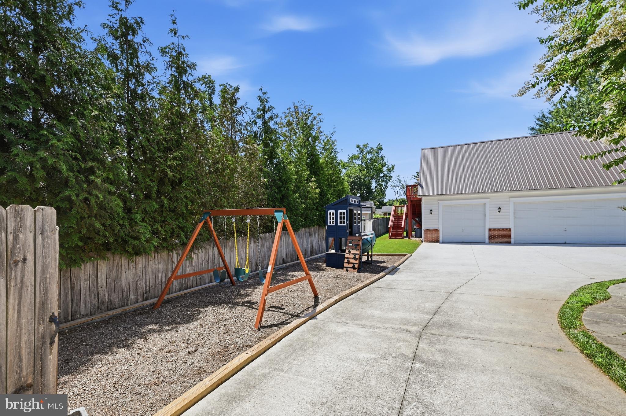 COLONIAL ACRES - Residential