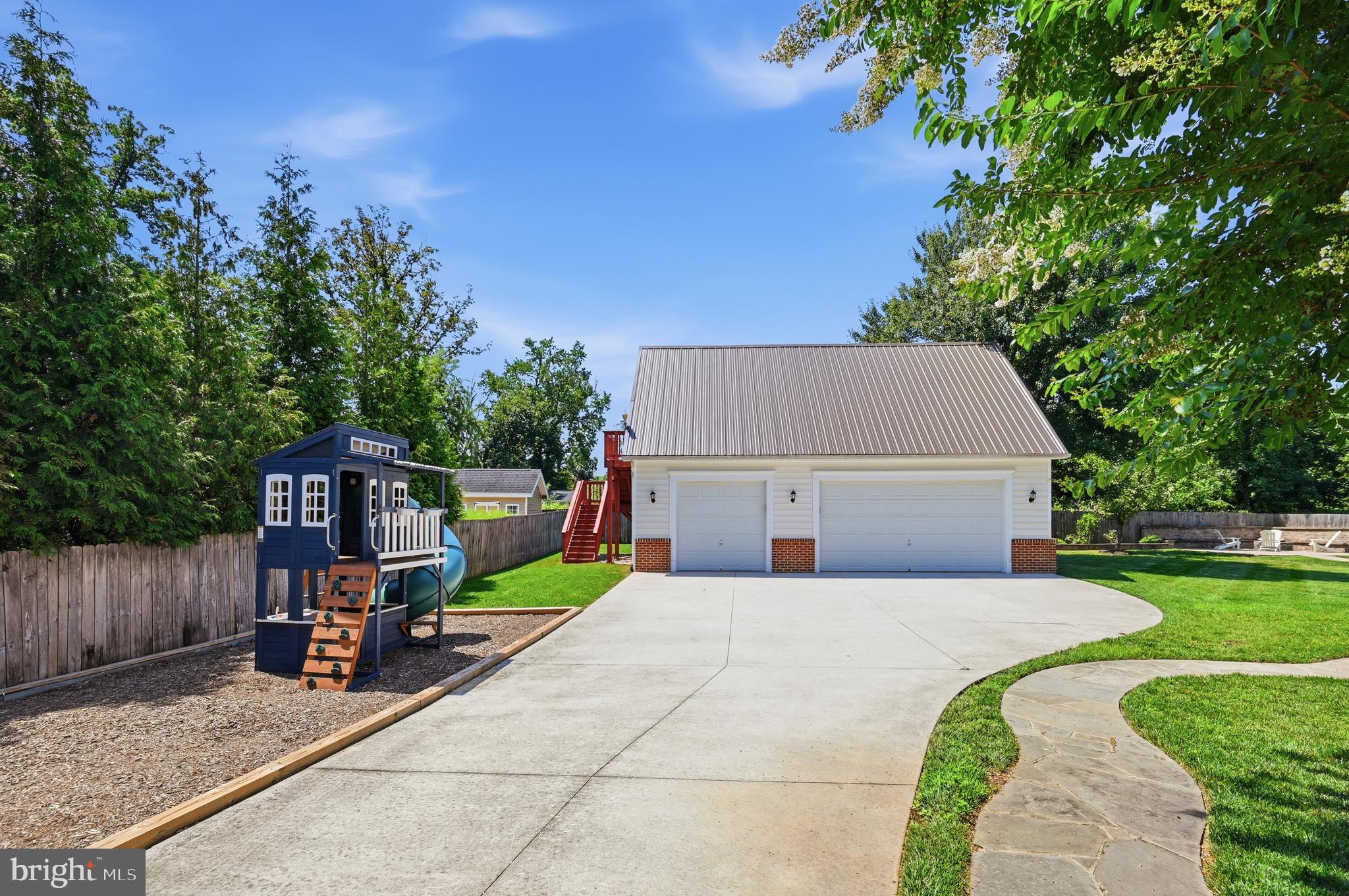 COLONIAL ACRES - Residential