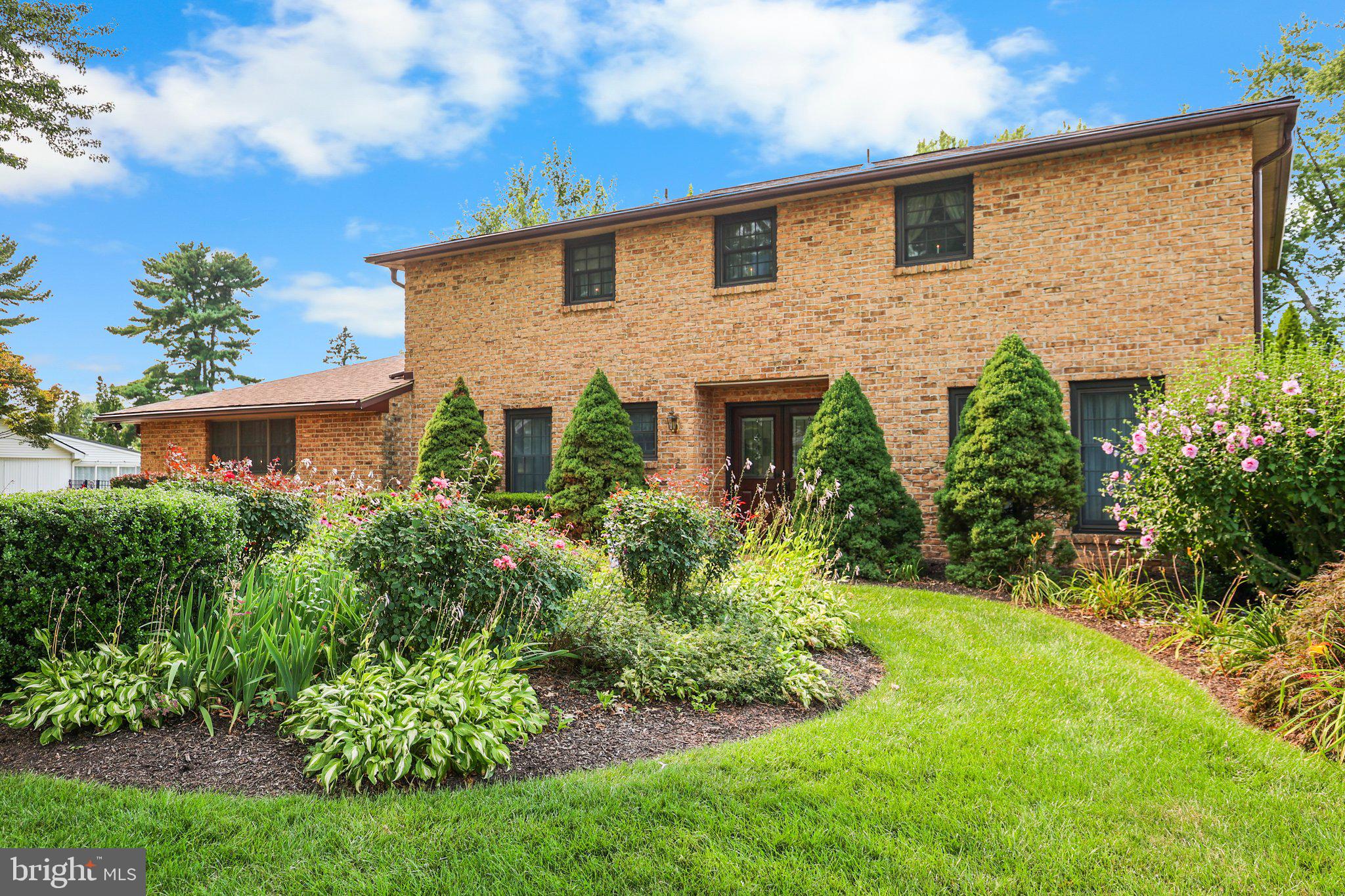 OUTDOOR COUNTRY CLUB - Residential