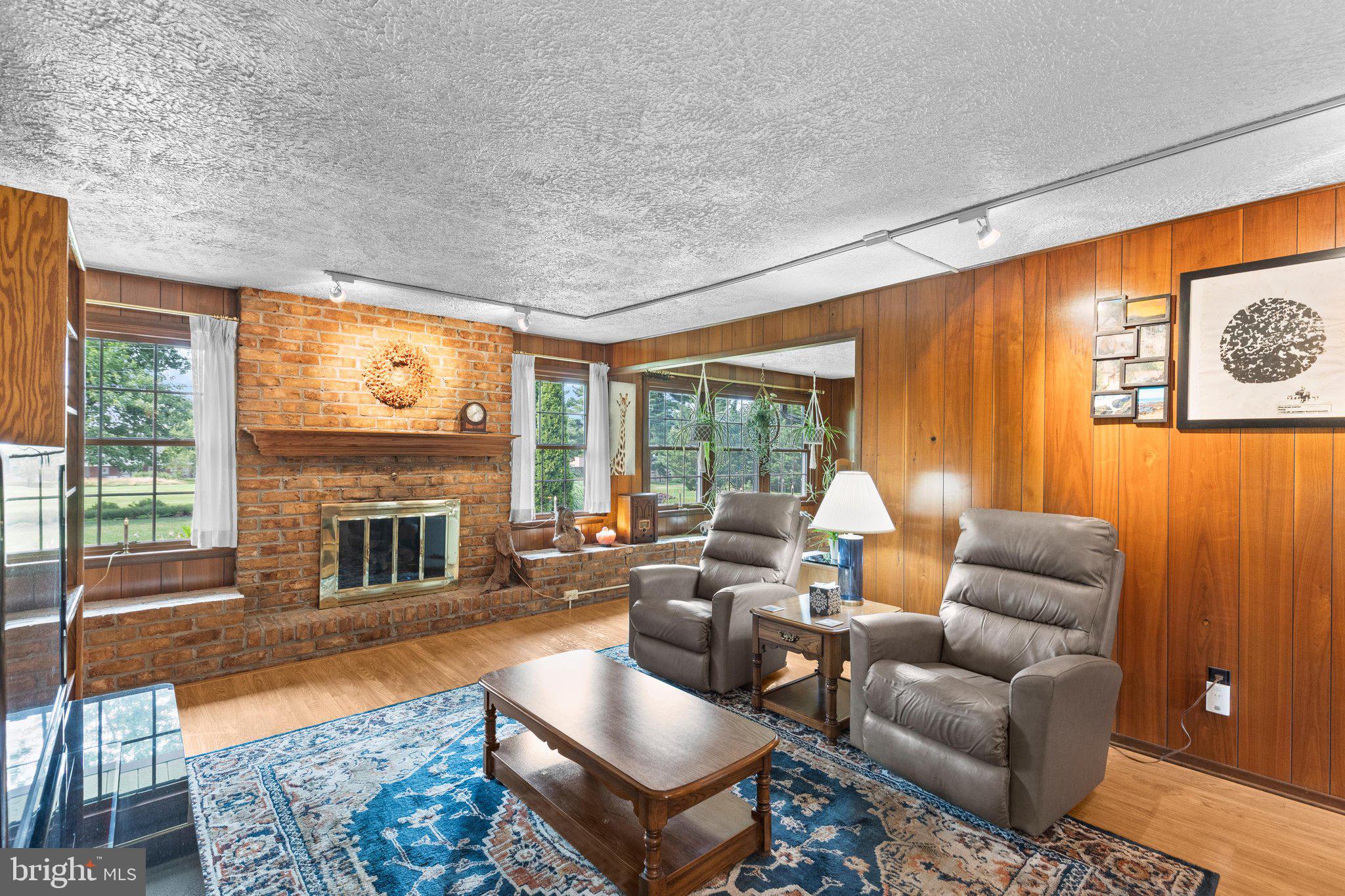 OUTDOOR COUNTRY CLUB - Residential