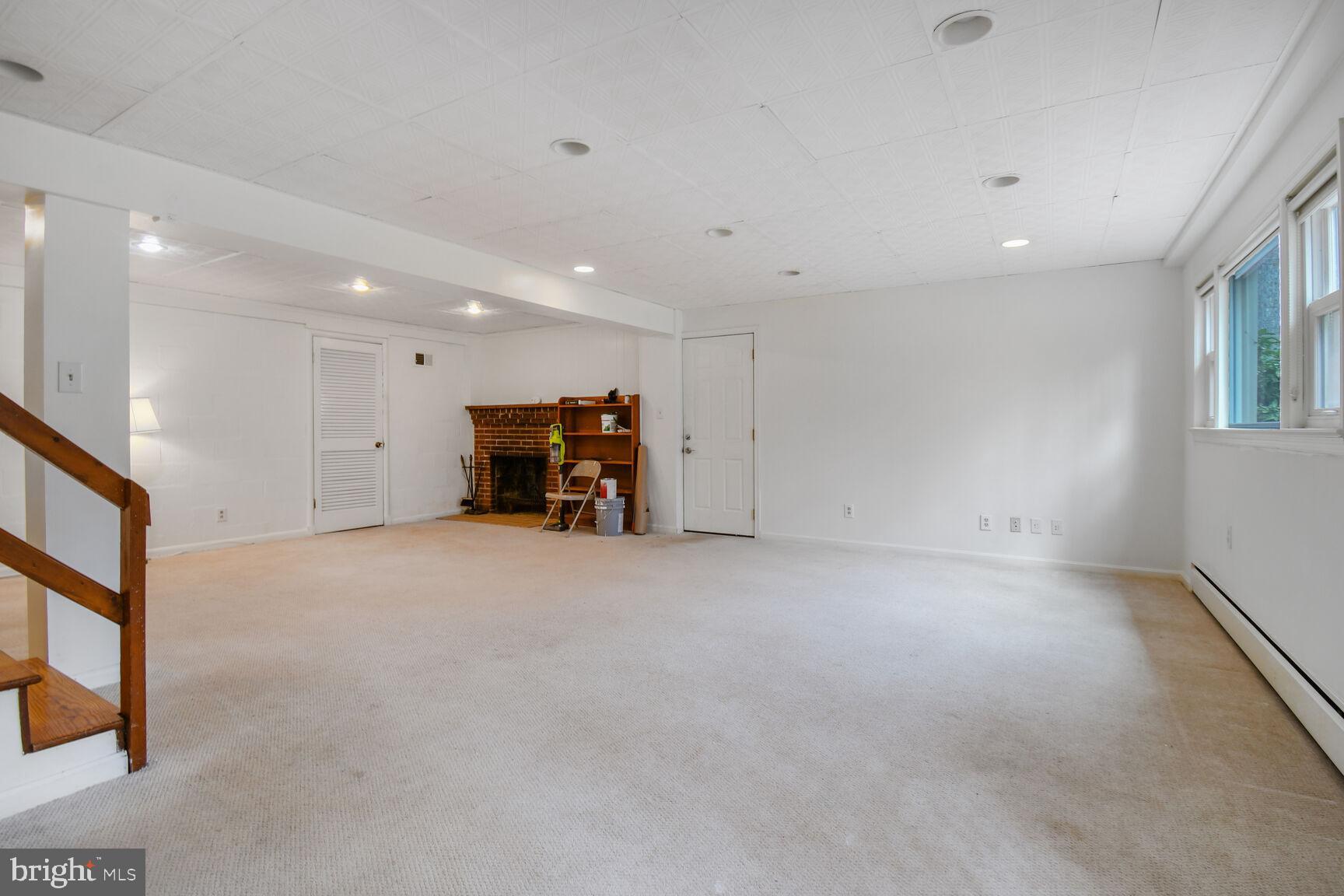 BROOK HILLS ESTATE - Residential Lease