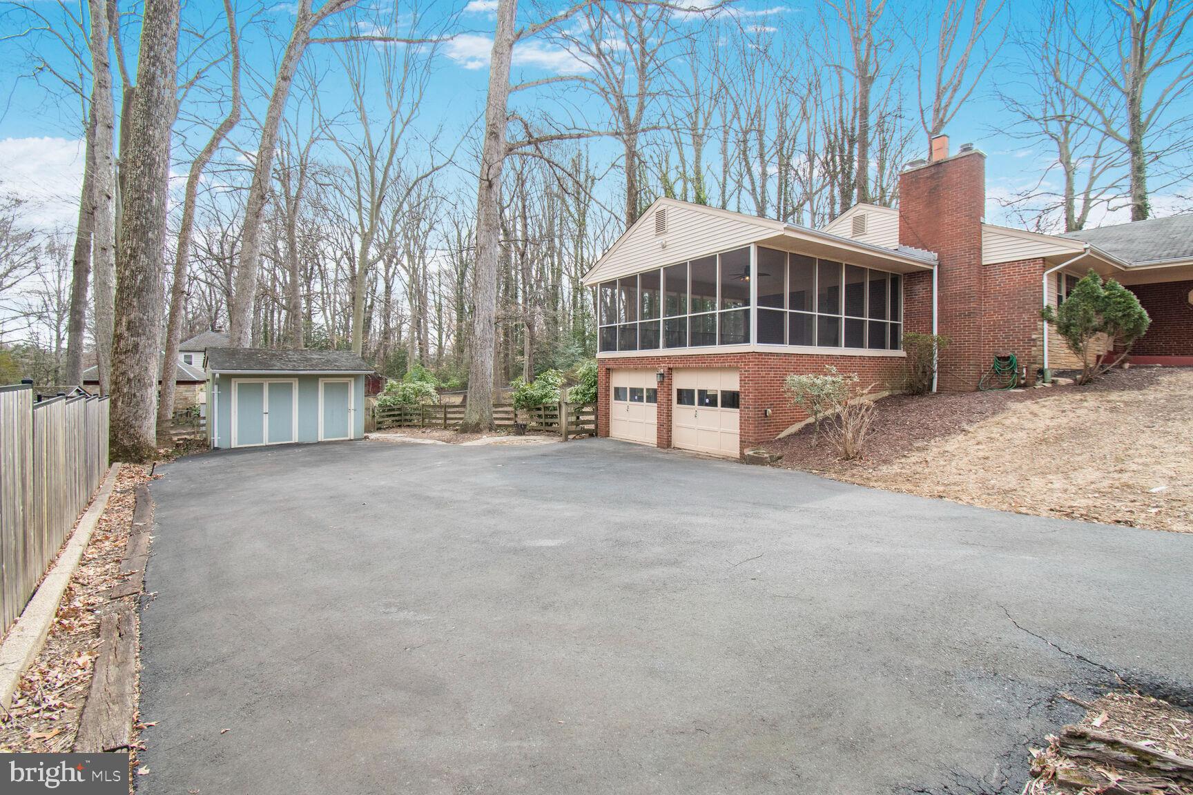BROOK HILLS ESTATE - Residential Lease