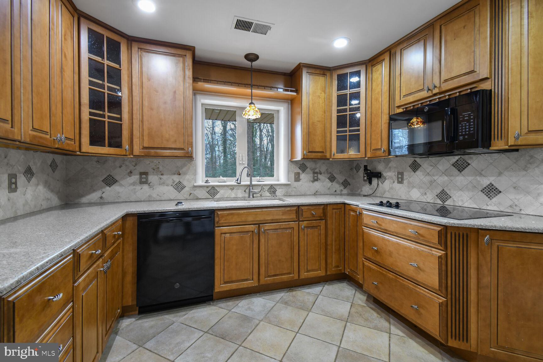 BROOK HILLS ESTATE - Residential Lease