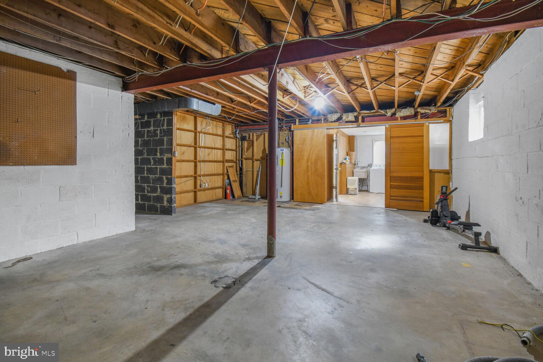 BROOK HILLS ESTATE - Residential Lease