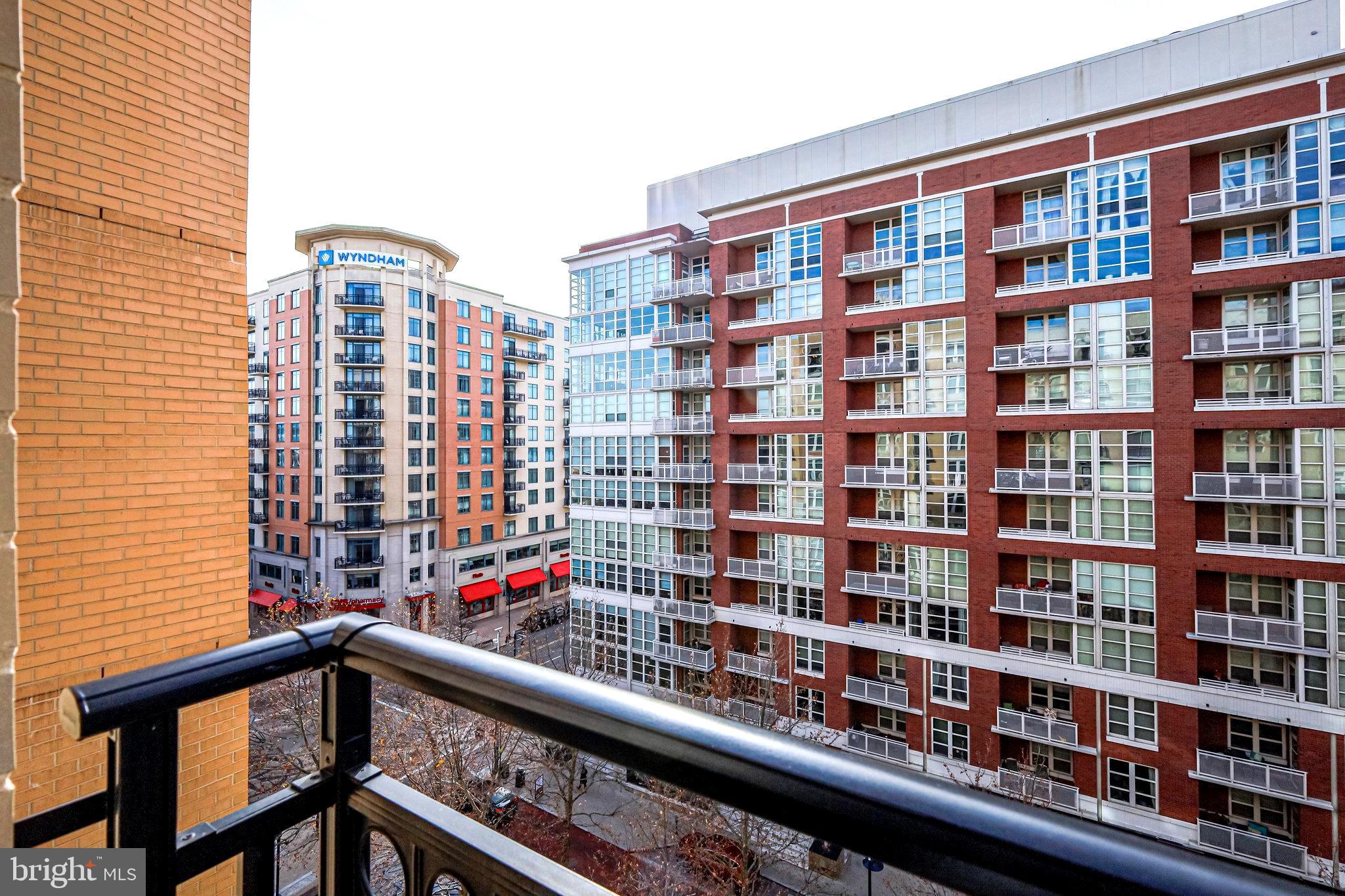 ONE NATIONAL HARBOR CONDOMINIUM - Residential