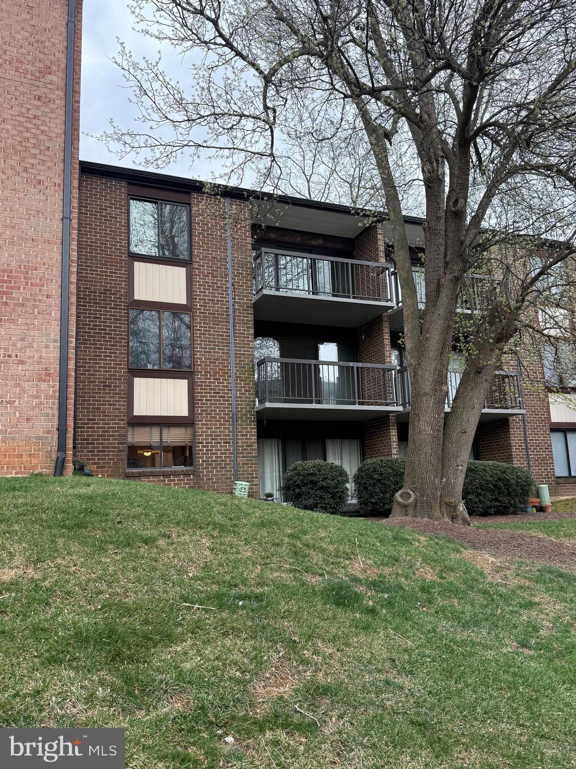 Charming 1 Bed 1 Bath ground floor apartment with modern updates. Featuring new flooring and black stainless steel kitchen appliances (2020) as well as a new HVAC (2018). This home has a walk-in closet as well as an open sightline from the kitchen to the dining area creating an openness that makes it stand out compared to other homes in the community. Situated in a prime location for commuters, with quick access to Routes 66, 123, 29, and 50. The Vienna/Fairfax Metro Station (Orange Line) is less than 1.5 miles away, plus there is a convenient bus stop right outside the community. This is the perfect place to call "home."