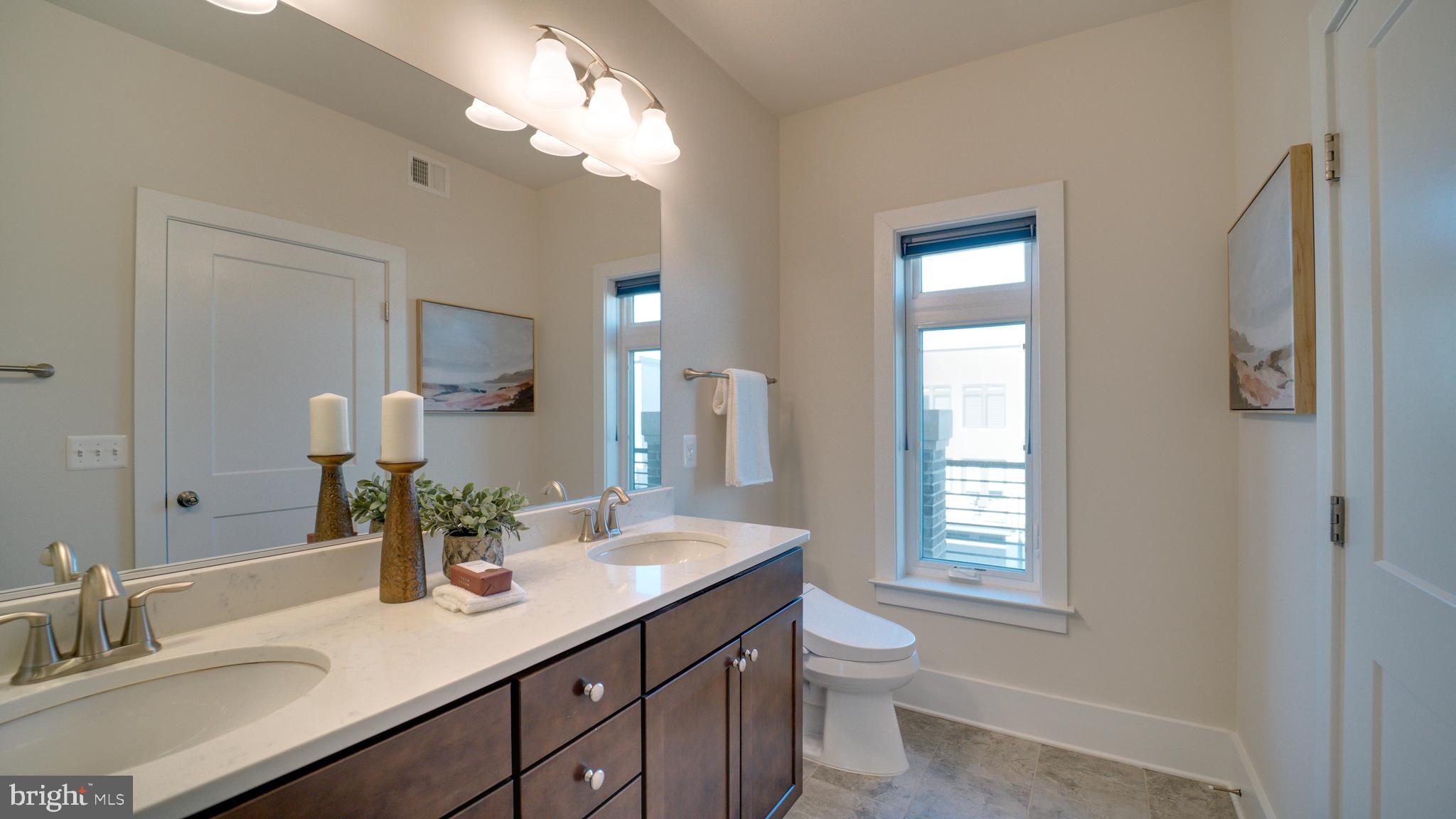 ASHBURN OVERLOOK - Residential