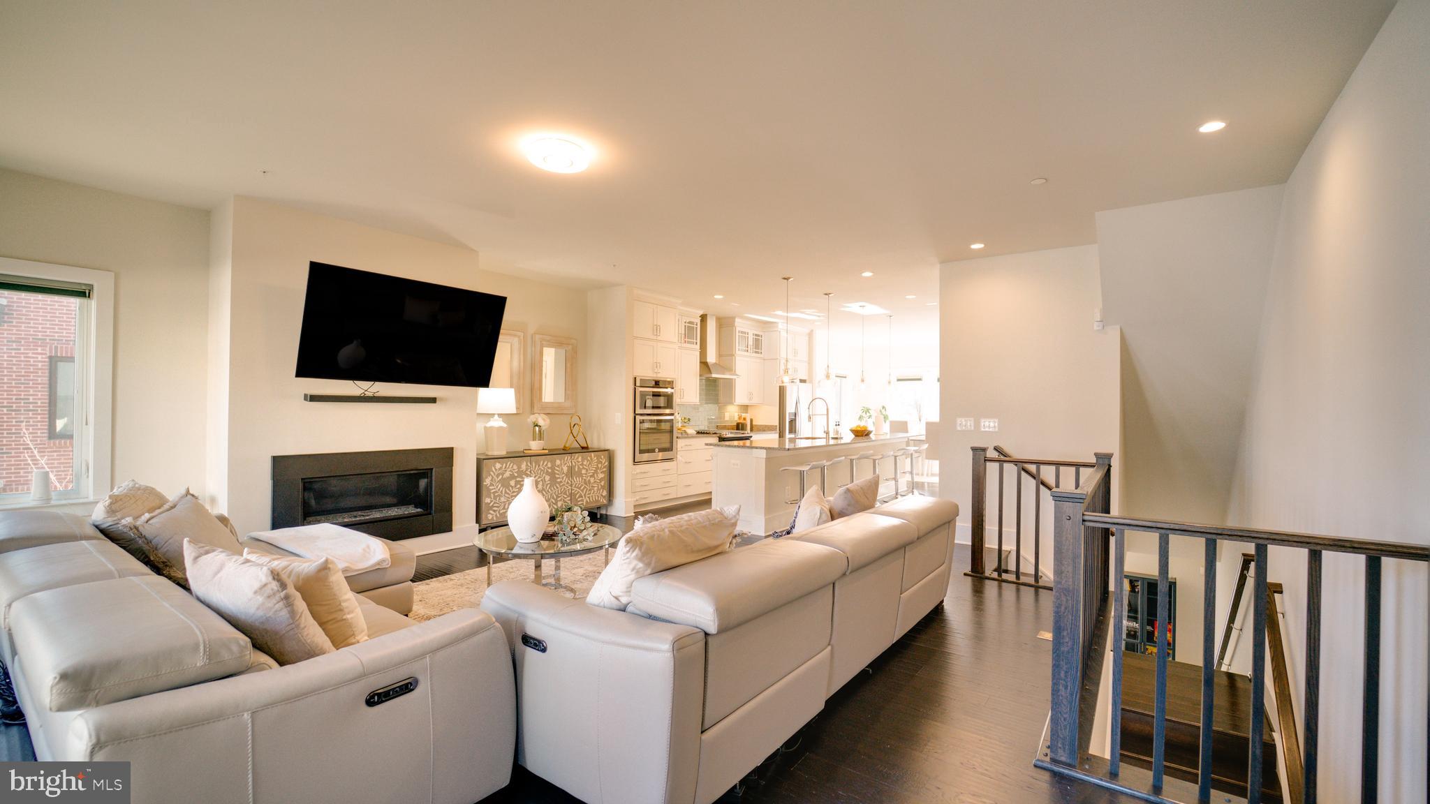 ASHBURN OVERLOOK - Residential