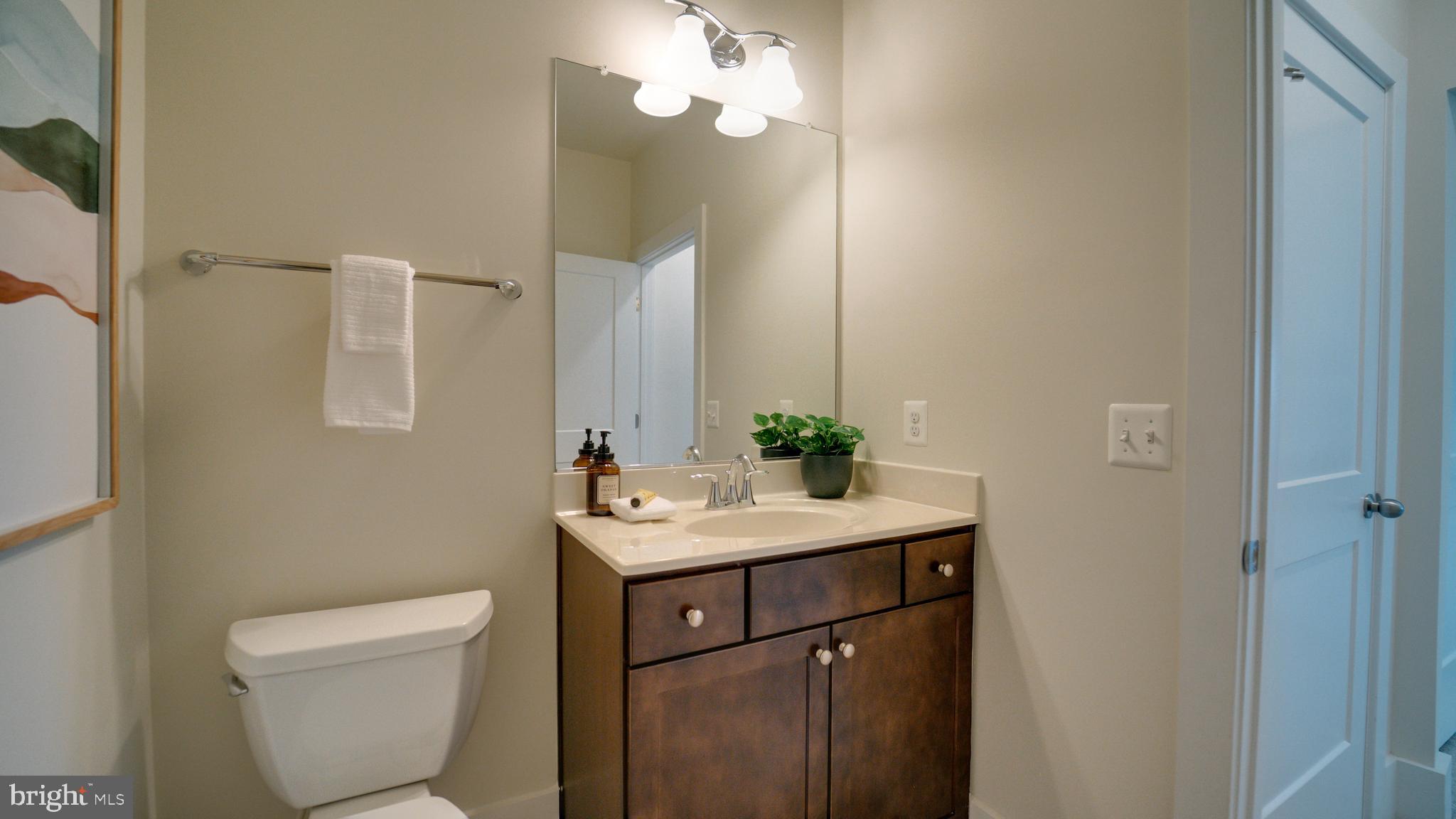 ASHBURN OVERLOOK - Residential