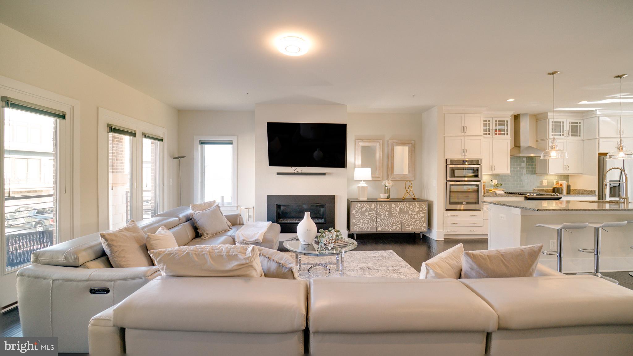 ASHBURN OVERLOOK - Residential