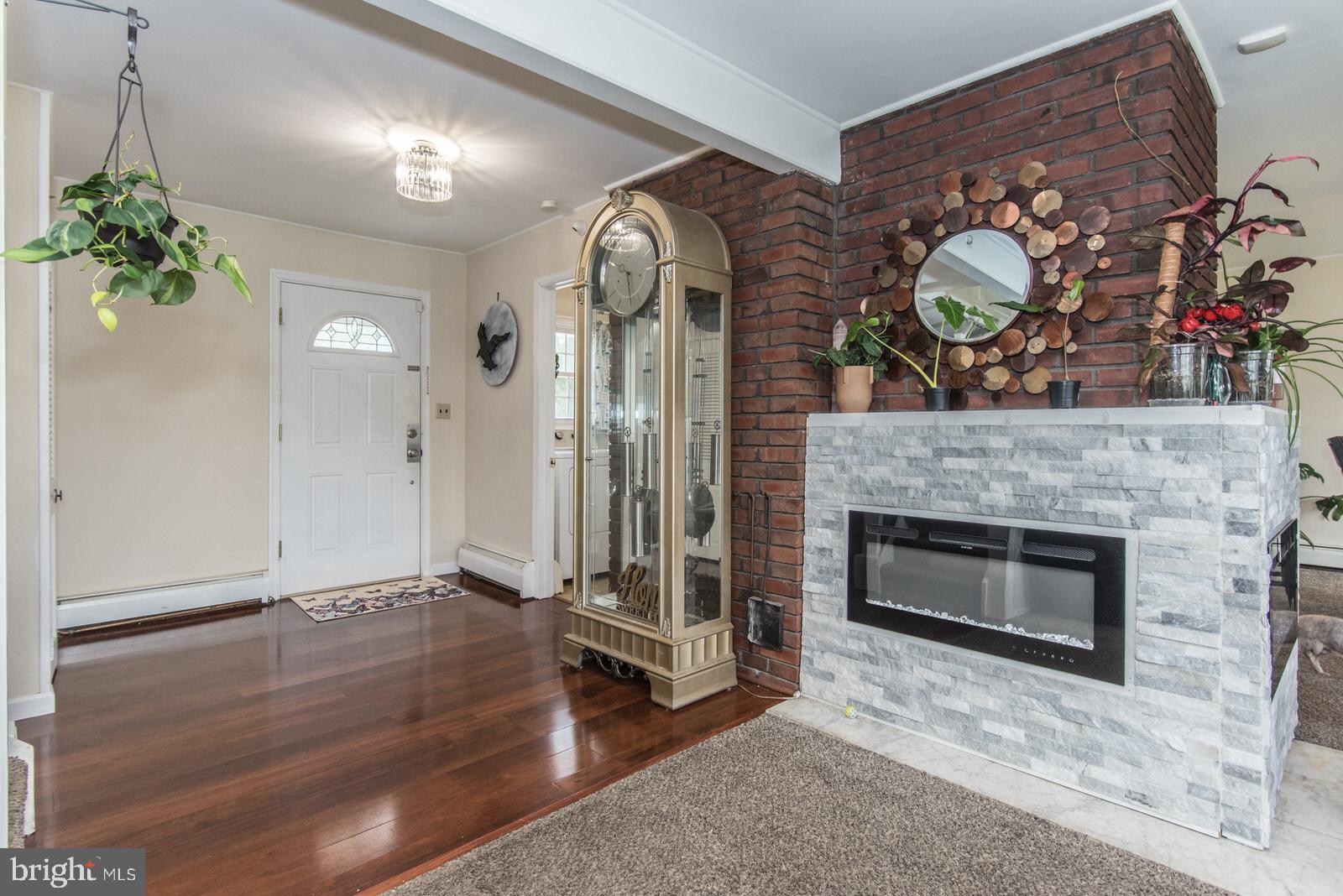 SNOWBALL GATE - Residential