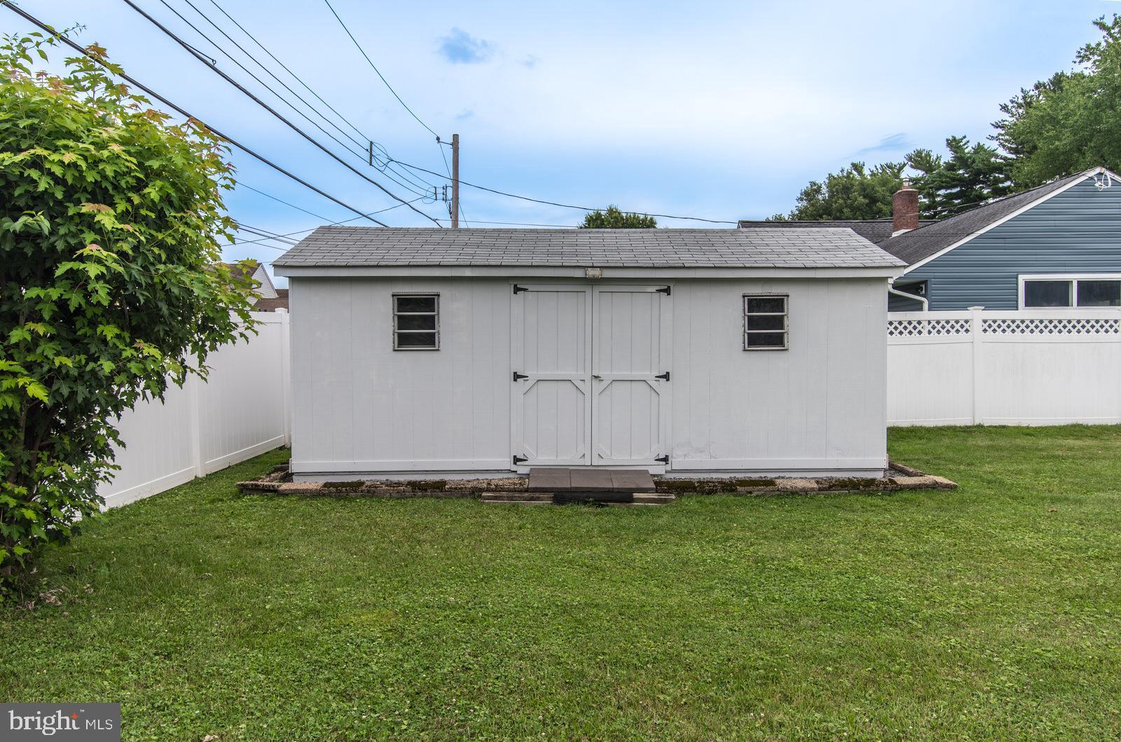SNOWBALL GATE - Residential