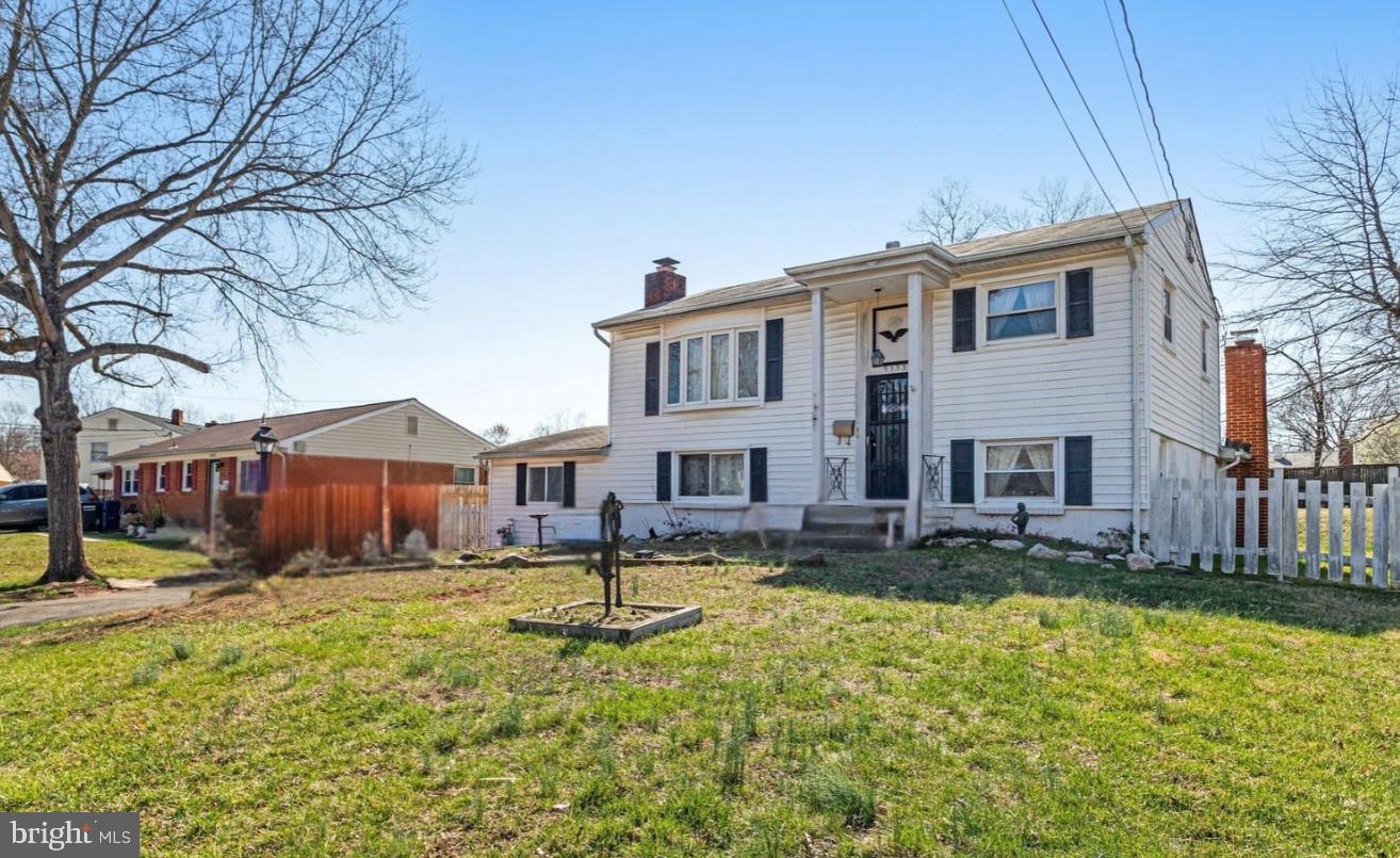 Fantastic opportunity for an investor looking for their next project! Ready to make all of your home customization dreams come true? On the main level of this split-foyer home, you’ll find the living room and kitchen, with 4 bedrooms and 2 full bathrooms on the upper level. Walk out from the main level to a spacious and partially fenced backyard. Located in an established neighborhood with mature trees and sidewalks throughout the community, this fantastic location is conveniently located to everything you can think of! Just minutes to Sprouts, Giant Food, Walmart, Manassas Mall, Westgate Plaza, Old Town Manassas, Manassas Park Community Center, Bull Run Regional Park, Manassas National Battlefield, Manassas Regional Airport, Farm Brew Live, and Jiffy Lube Live. Quick access to I-66, Prince William Parkway, Route 28, Route 29, and Route 15 for easy travel around Northern Virginia. ***LISTING IS BEING SOLD AS IS***  Schedule a tour today and start planning for the future! DO NOT GO TO THE PROPERTY WITHOUT AN APPOINTMENT