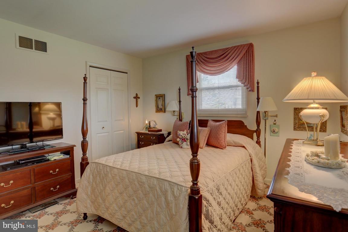 FOXCHASE - Residential